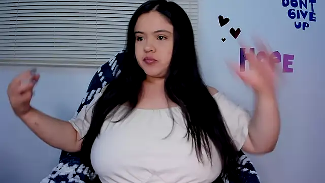 Snapshot of lizzie_c chatting on 11-10-25, 11:15 lizzie c online show from 11-10-25, 11:15