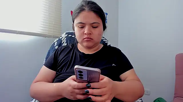 Snapshot of lizzie_c chatting on 11-12-25, 07:46 lizzie c online show from 11-12-25, 07:46