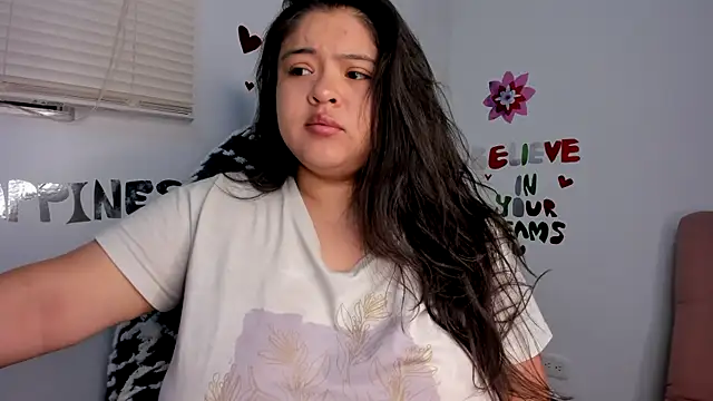 Snapshot of lizzie_c chatting on 11-14-25, 10:25 lizzie c online show from 11-14-25, 10:25