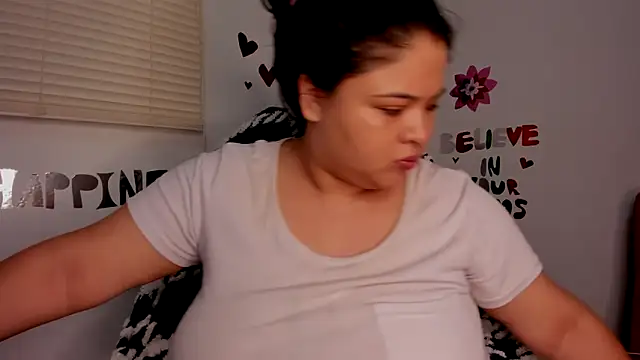 Snapshot of lizzie_c chatting on 11-22-25, 10:14 lizzie c online show from 11-22-25, 10:14