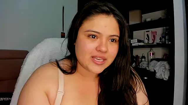 Snapshot of lizzie_c chatting on 12-14-25, 08:41 lizzie c online show from 12-14-25, 08:41