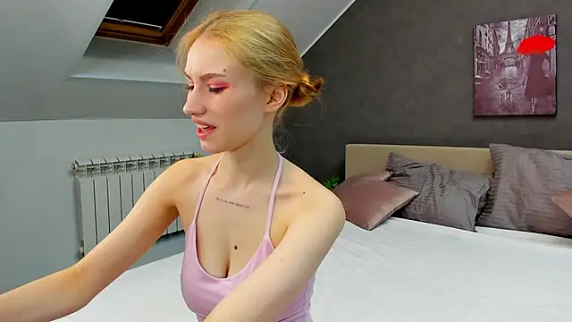 Mollly Rouge online show from 03-07-25, 12:15