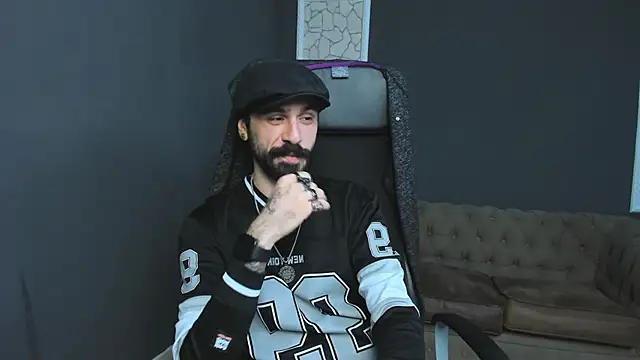 Snapshot of AxelColton chatting on 01-09-26, 11:46 AxelColton online show from 01-09-26, 11:46