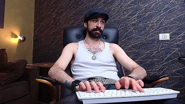 Snapshot of AxelColton chatting on 01-12-26, 11:26 AxelColton online show from 01-12-26, 11:26