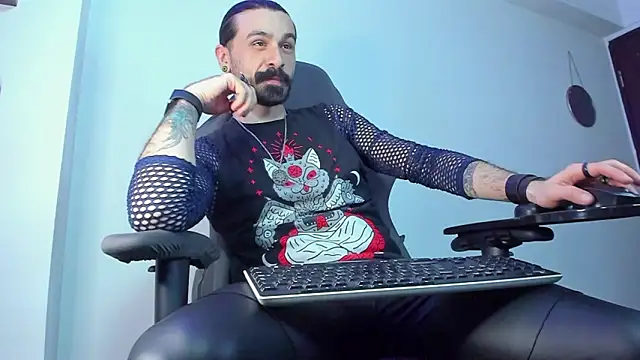 Snapshot of AxelColton chatting on 03-03-26, 06:03 AxelColton online show from 03-03-26, 06:03