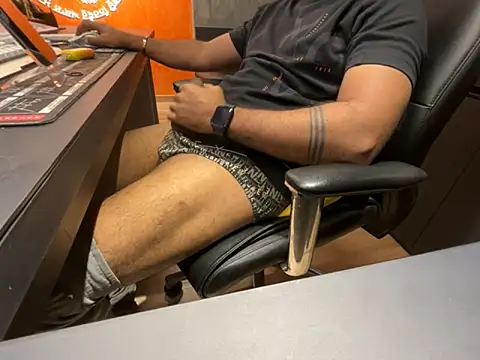 Snapshot of Nil_Talreja chatting on 11-01-25, 12:29 Nil Talreja online show from 11-01-25, 12:29