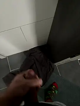 Snapshot of BobMeinster chatting on 11-25-25, 10:37 BobMeinster online show from 11-25-25, 10:37