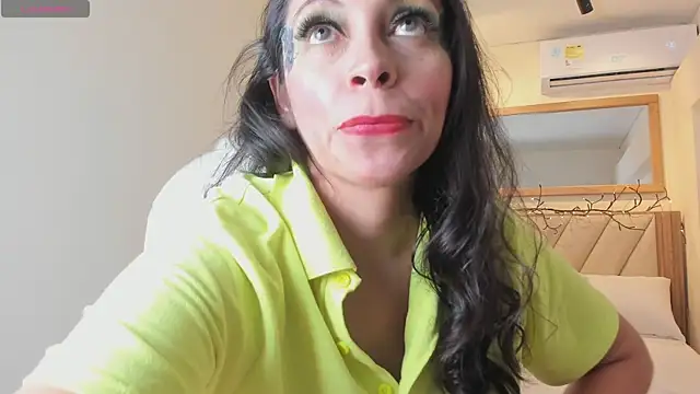 PerlaPreciosa online show from 03-18-26, 04:04