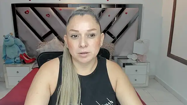 natalia5560 online show from 10-18-25, 02:07