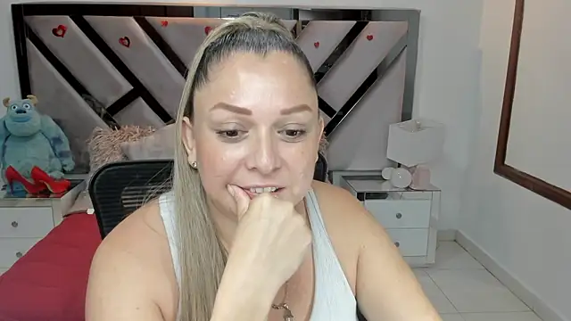 natalia5560 online show from 10-27-25, 01:15