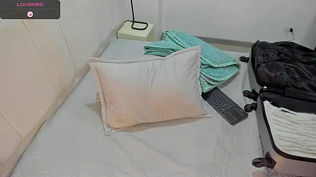 Snapshot of AbrilSonne chatting on 02-23-25, 10:20 AbrilSonne online show from 02-23-25, 10:20