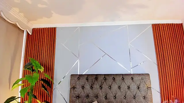 charlottee white online show from 12-16-25, 08:25