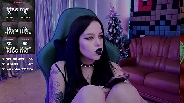 Snapshot of alexx_succubus chatting on 12-20-24, 10:38 alexx succubus online show from 12-20-24, 10:38