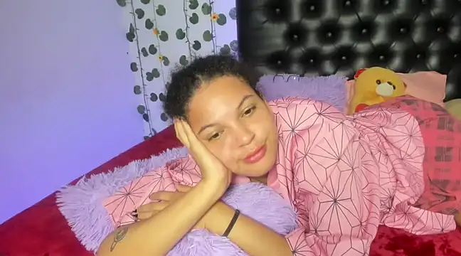 Snapshot of Luluhot_69 chatting on 12-20-24, 06:24 Luluhot 69 online show from 12-20-24, 06:24