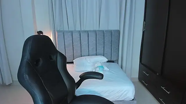 martina roldam online show from 11-20-25, 04:45