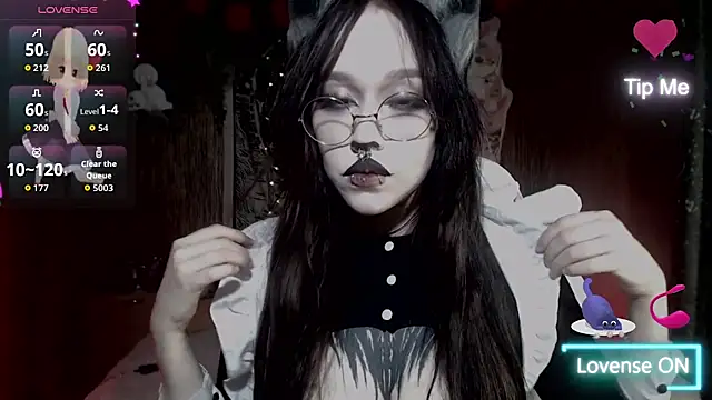 chloe crystall killer online show from 10-31-25, 07:15