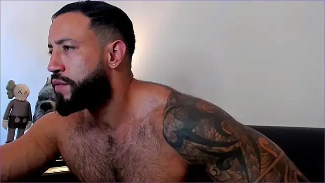 Snapshot of BradLeon_ chatting on 10-17-25, 07:49 BradLeon online show from 10-17-25, 07:49