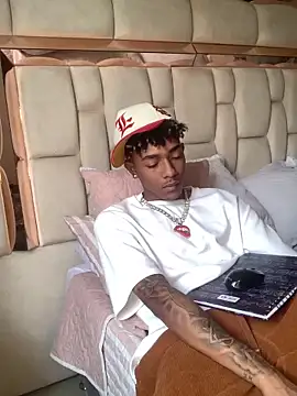 Snapshot of Boy_cock18 chatting on 02-16-25, 04:53 Boy cock18 online show from 02-16-25, 04:53