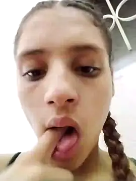 Snapshot of charlotes28 chatting on 01-02-25, 12:34 charlotes28 online show from 01-02-25, 12:34