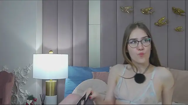 Snapshot of SashaMeow chatting on 03-22-25, 07:20 SashaMeow online show from 03-22-25, 07:20