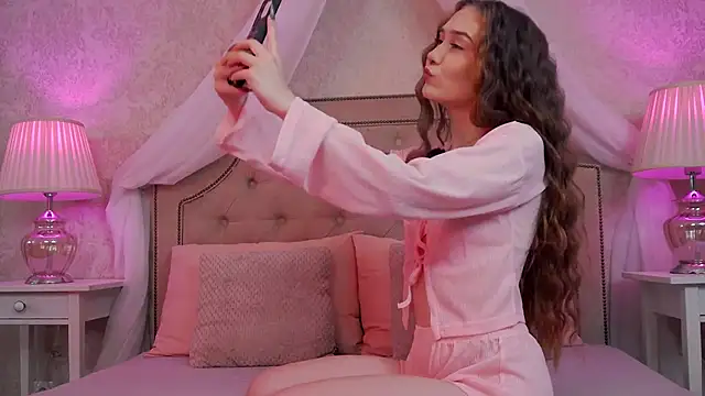 Snapshot of SashaMeow chatting on 10-13-25, 03:34 SashaMeow online show from 10-13-25, 03:34