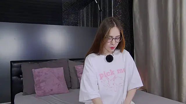 Snapshot of SashaMeow chatting on 11-06-25, 04:19 SashaMeow online show from 11-06-25, 04:19