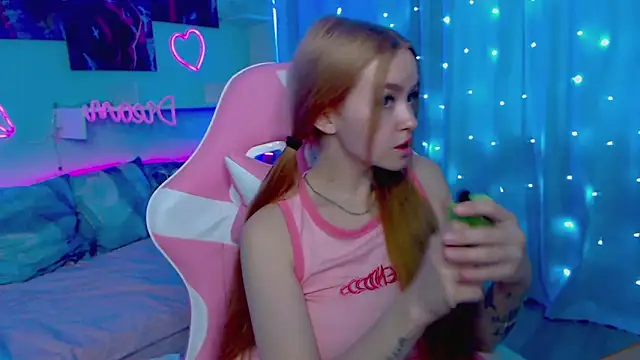 Snapshot of Naughty_Mable chatting on 01-28-25, 07:22 Naughty Mable online show from 01-28-25, 07:22