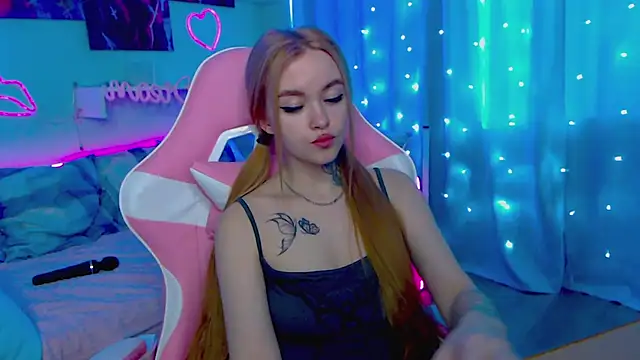 Snapshot of Naughty_Mable chatting on 01-30-25, 06:24 Naughty Mable online show from 01-30-25, 06:24