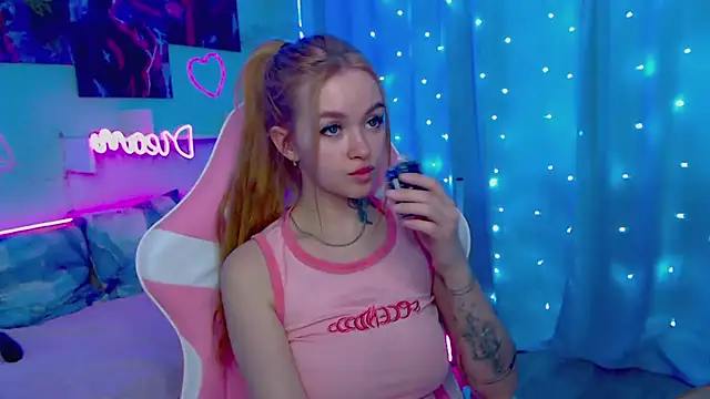 Snapshot of Naughty_Mable chatting on 02-05-25, 03:55 Naughty Mable online show from 02-05-25, 03:55