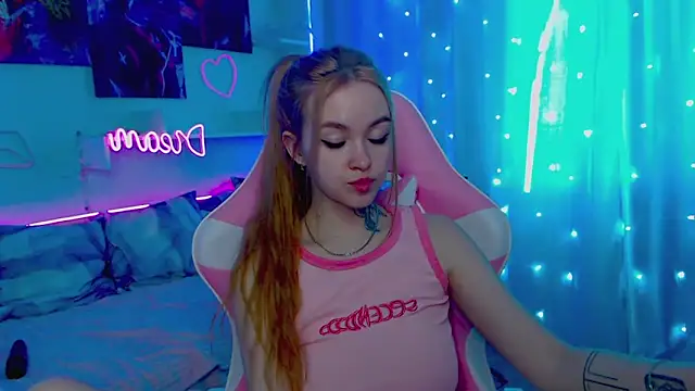 Snapshot of Naughty_Mable chatting on 02-05-25, 06:56 Naughty Mable online show from 02-05-25, 06:56