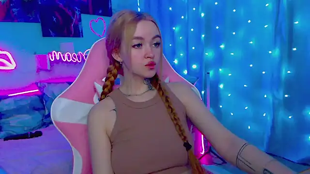 Snapshot of Naughty_Mable chatting on 02-07-25, 01:47 Naughty Mable online show from 02-07-25, 01:47