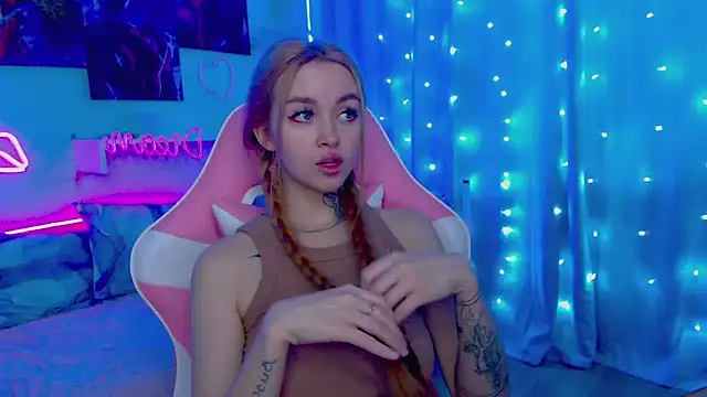 Snapshot of Naughty_Mable chatting on 02-10-25, 07:04 Naughty Mable online show from 02-10-25, 07:04