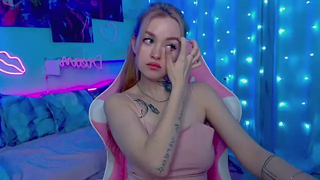 Snapshot of Naughty_Mable chatting on 02-11-25, 04:11 Naughty Mable online show from 02-11-25, 04:11