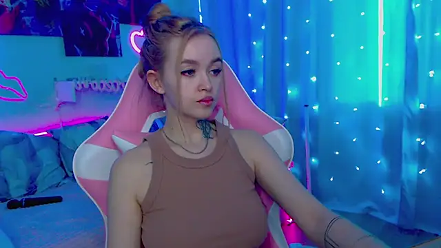 Snapshot of Naughty_Mable chatting on 02-18-25, 12:37 Naughty Mable online show from 02-18-25, 12:37