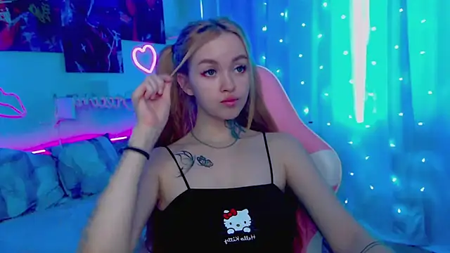 Snapshot of Naughty_Mable chatting on 02-18-25, 06:48 Naughty Mable online show from 02-18-25, 06:48