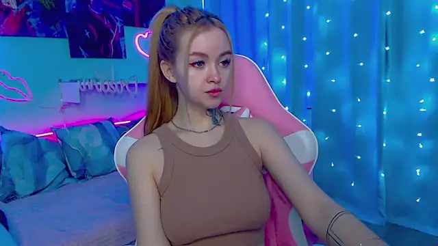 Snapshot of Naughty_Mable chatting on 02-20-25, 12:52 Naughty Mable online show from 02-20-25, 12:52