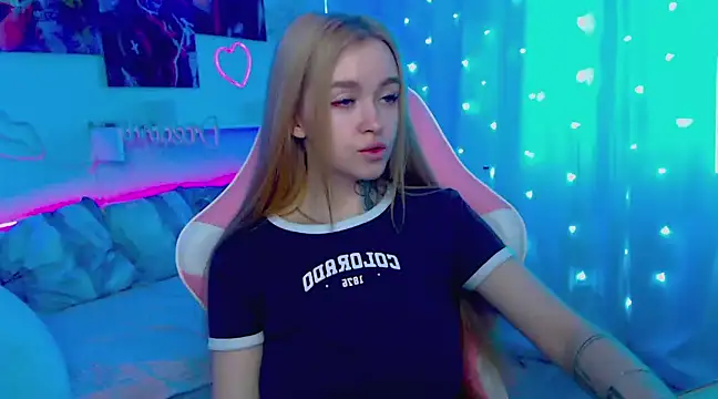 Snapshot of Naughty_Mable chatting on 02-24-25, 09:21 Naughty Mable online show from 02-24-25, 09:21