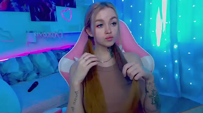 Snapshot of Naughty_Mable chatting on 02-25-25, 06:36 Naughty Mable online show from 02-25-25, 06:36