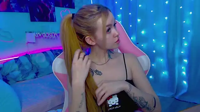 Snapshot of Naughty_Mable chatting on 02-27-25, 06:50 Naughty Mable online show from 02-27-25, 06:50