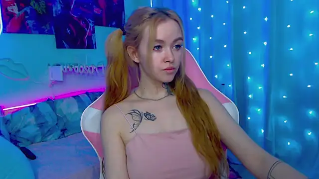 Snapshot of Naughty_Mable chatting on 02-28-25, 03:59 Naughty Mable online show from 02-28-25, 03:59