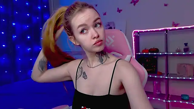 Snapshot of Naughty_Mable chatting on 03-07-25, 12:48 Naughty Mable online show from 03-07-25, 12:48