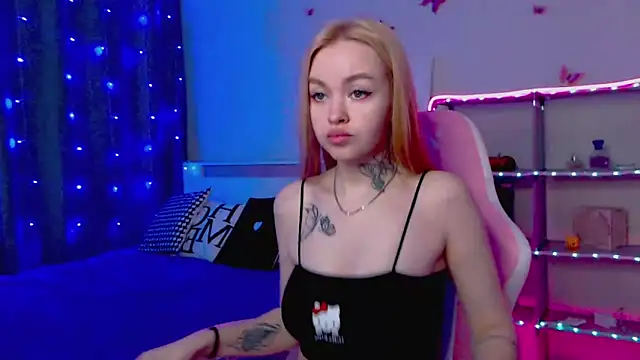 Snapshot of Naughty_Mable chatting on 03-22-25, 12:28 Naughty Mable online show from 03-22-25, 12:28