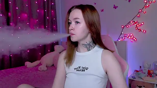 Snapshot of Naughty_Mable chatting on 10-06-25, 12:19 Naughty Mable online show from 10-06-25, 12:19