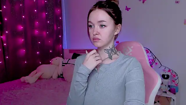 Snapshot of Naughty_Mable chatting on 11-08-25, 12:33 Naughty Mable online show from 11-08-25, 12:33