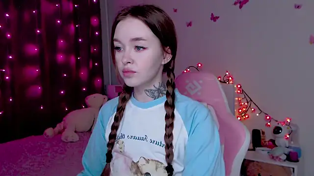 Snapshot of Naughty_Mable chatting on 11-12-25, 12:33 Naughty Mable online show from 11-12-25, 12:33