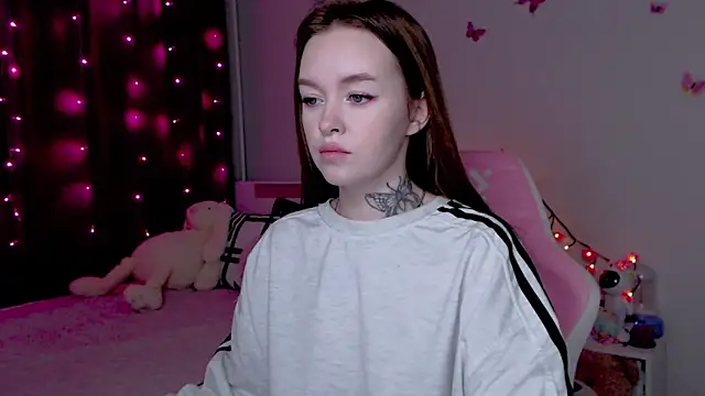 Snapshot of Naughty_Mable chatting on 11-17-25, 01:11 Naughty Mable online show from 11-17-25, 01:11