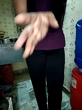 Snapshot of Soniya_444 chatting on 03-05-25, 07:05 Soniya 444 online show from 03-05-25, 07:05