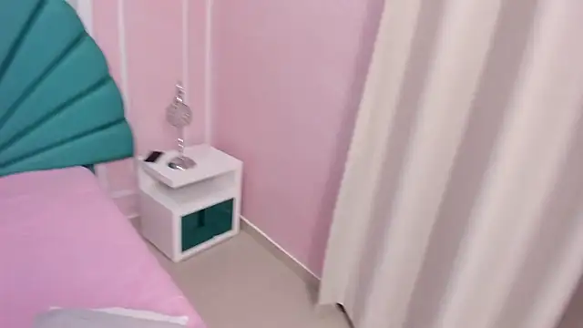 Snapshot of Daphne_Fox_ chatting on 01-19-25, 06:31 Daphne Fox online show from 01-19-25, 06:31