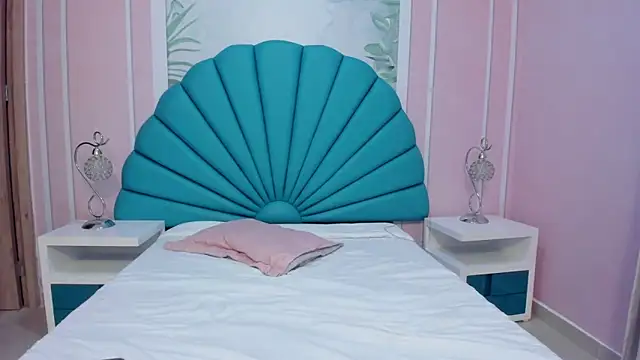 Snapshot of Daphne_Fox_ chatting on 02-19-25, 08:33 Daphne Fox online show from 02-19-25, 08:33