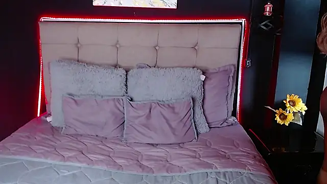 Snapshot of nikkystorm1_ chatting on 03-06-25, 03:02 nikkystorm1 online show from 03-06-25, 03:02